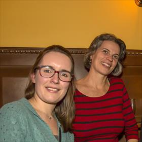 Hilde Visser (Utrechtse Kinderboekwinkel) en Martha van Seters (Broese Boekverkopers).